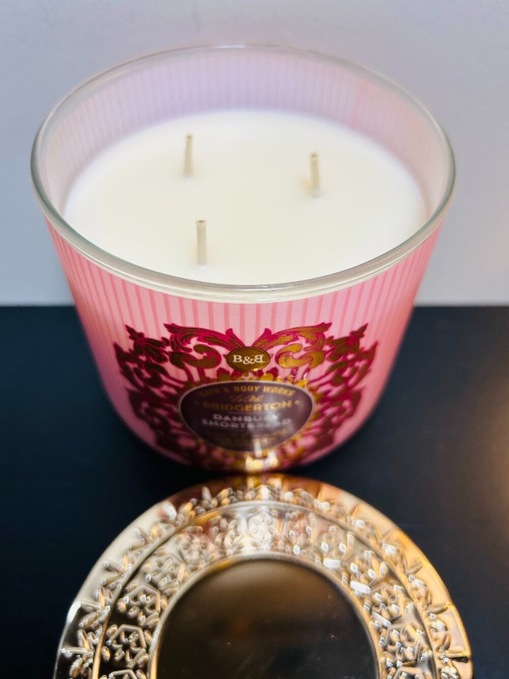 Bath & Body Works Danbury Shortbread 3-Wick Candle NEW - Picture 3 of 4